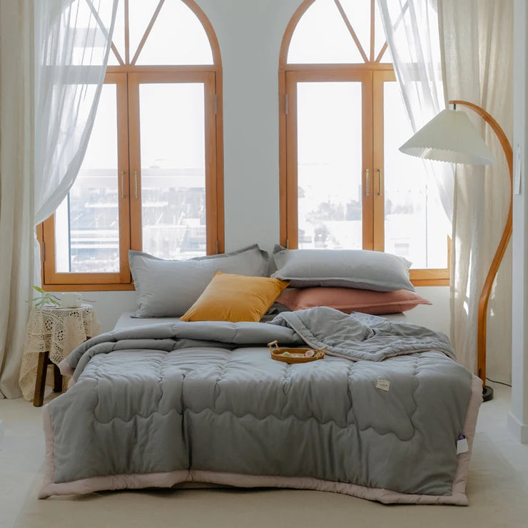 2025 New Japanese Polyester Cotton Quilted Summer Quilt Skin-Friendly Washable Light Luxury Style Solid Color Lightweight