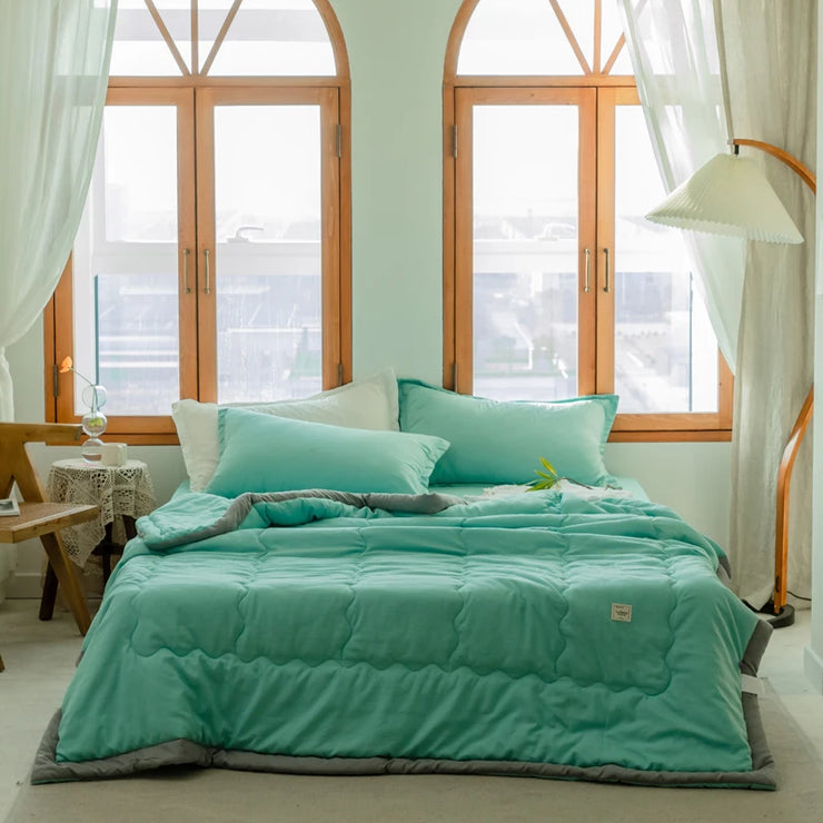 2025 New Japanese Polyester Cotton Quilted Summer Quilt Skin-Friendly Washable Light Luxury Style Solid Color Lightweight